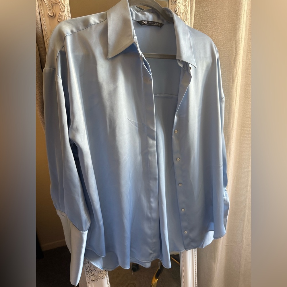 Zara Light Blue Satin like women’s button down shirt 👕